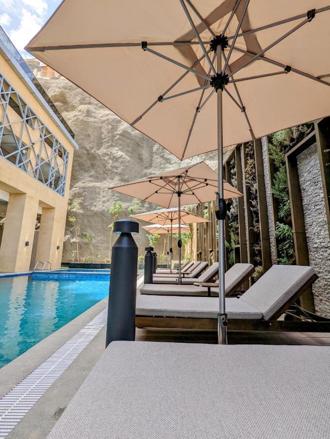 Aparthotel Citadines Abha Exterior foto The pool at the hotel
