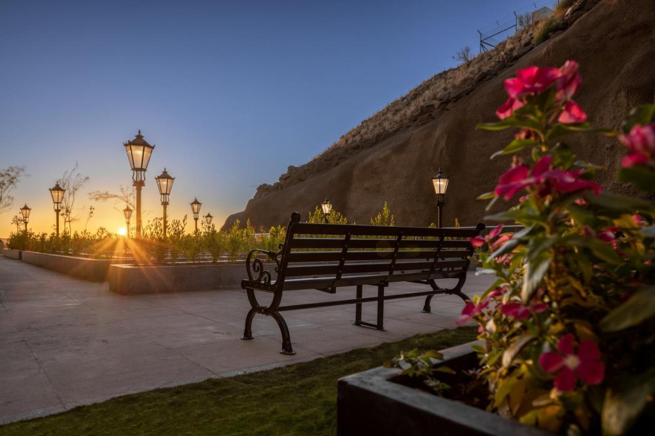 Aparthotel Citadines Abha Exterior foto Sunset at the Fort